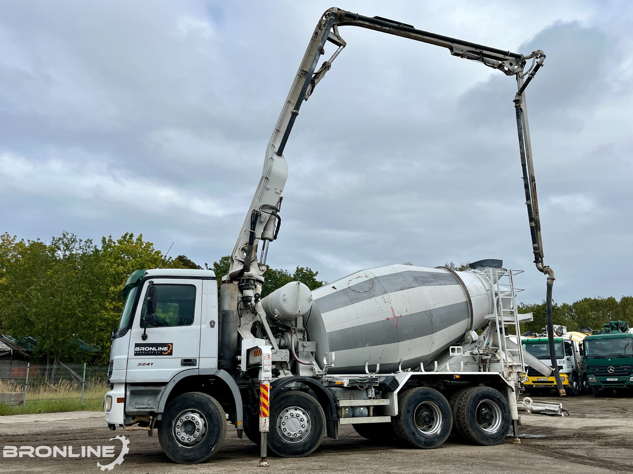 2004 MERCEDES-BENZ ACTROS 3241K 8X4/4 PUMI - Camion malaxeur: photos 4 2004 MERCEDES-BENZ ACTROS 3241K 8X4/4 PUMI - Camion malaxeur: photos 4