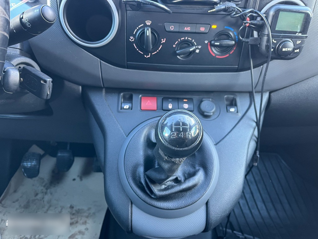 Voiture 2015 Citroën Berlingo 1.6 84kw: photos 31 Voiture 2015 Citroën Berlingo 1.6 84kw: photos 31