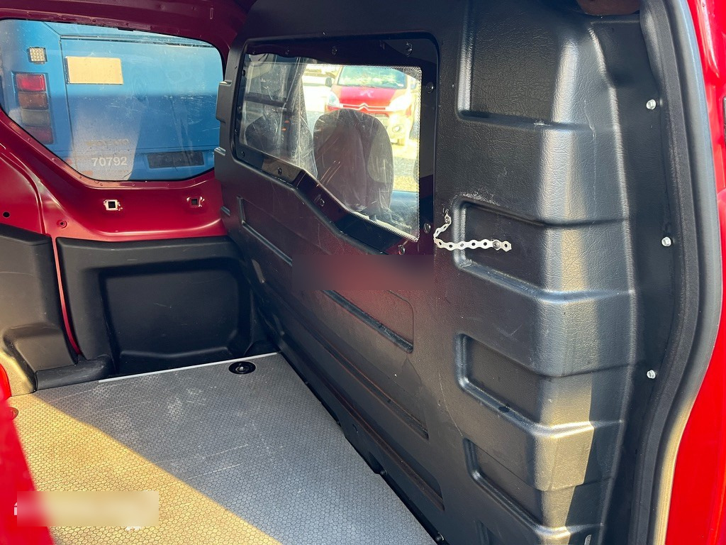 Voiture 2015 Citroën Berlingo 1.6 84kw: photos 12 Voiture 2015 Citroën Berlingo 1.6 84kw: photos 12