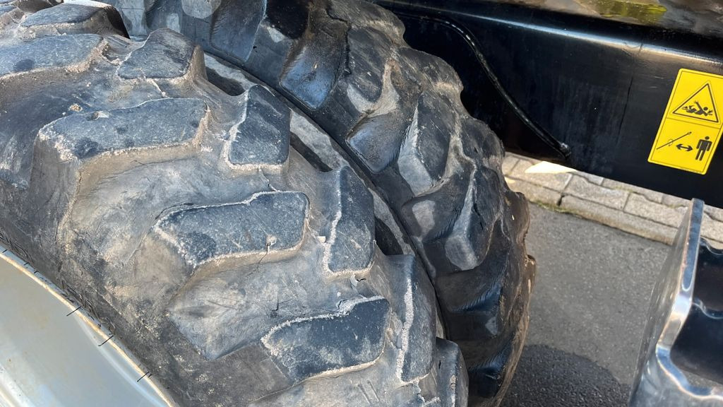 Pelle sur pneus Terex TW85 Mobilbagger 8600 Kg Verstellausleger: photos 8 Pelle sur pneus Terex TW85 Mobilbagger 8600 Kg Verstellausleger: photos 8