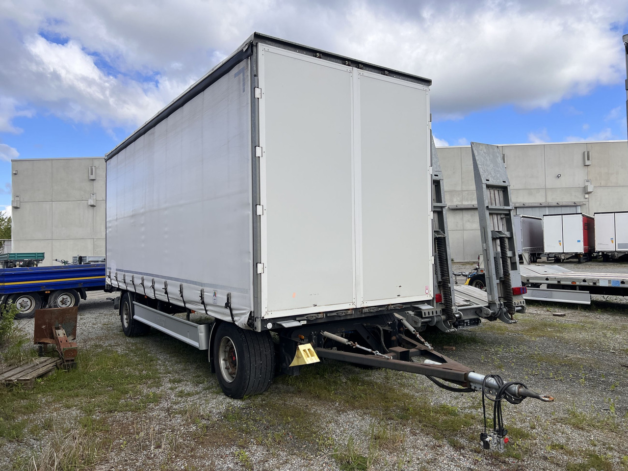 KRONE 2 Achs 2 Achs Jumbo- Planen, Mega, durchladbar - Remorque rideaux coulissants: photos 3 KRONE 2 Achs 2 Achs Jumbo- Planen, Mega, durchladbar - Remorque rideaux coulissants: photos 3