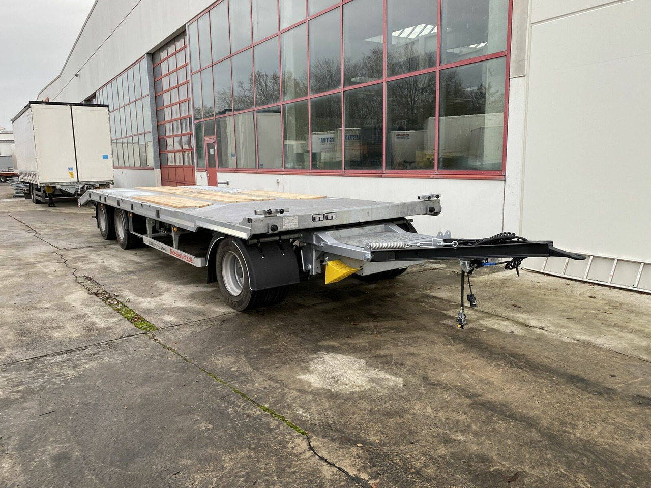 Möslein 3 Achs Tieflader gerader Ladefläche 8,10 m,Neuf - Remorque porte-engin surbaissée: photos 4 Möslein 3 Achs Tieflader gerader Ladefläche 8,10 m,Neuf - Remorque porte-engin surbaissée: photos 4