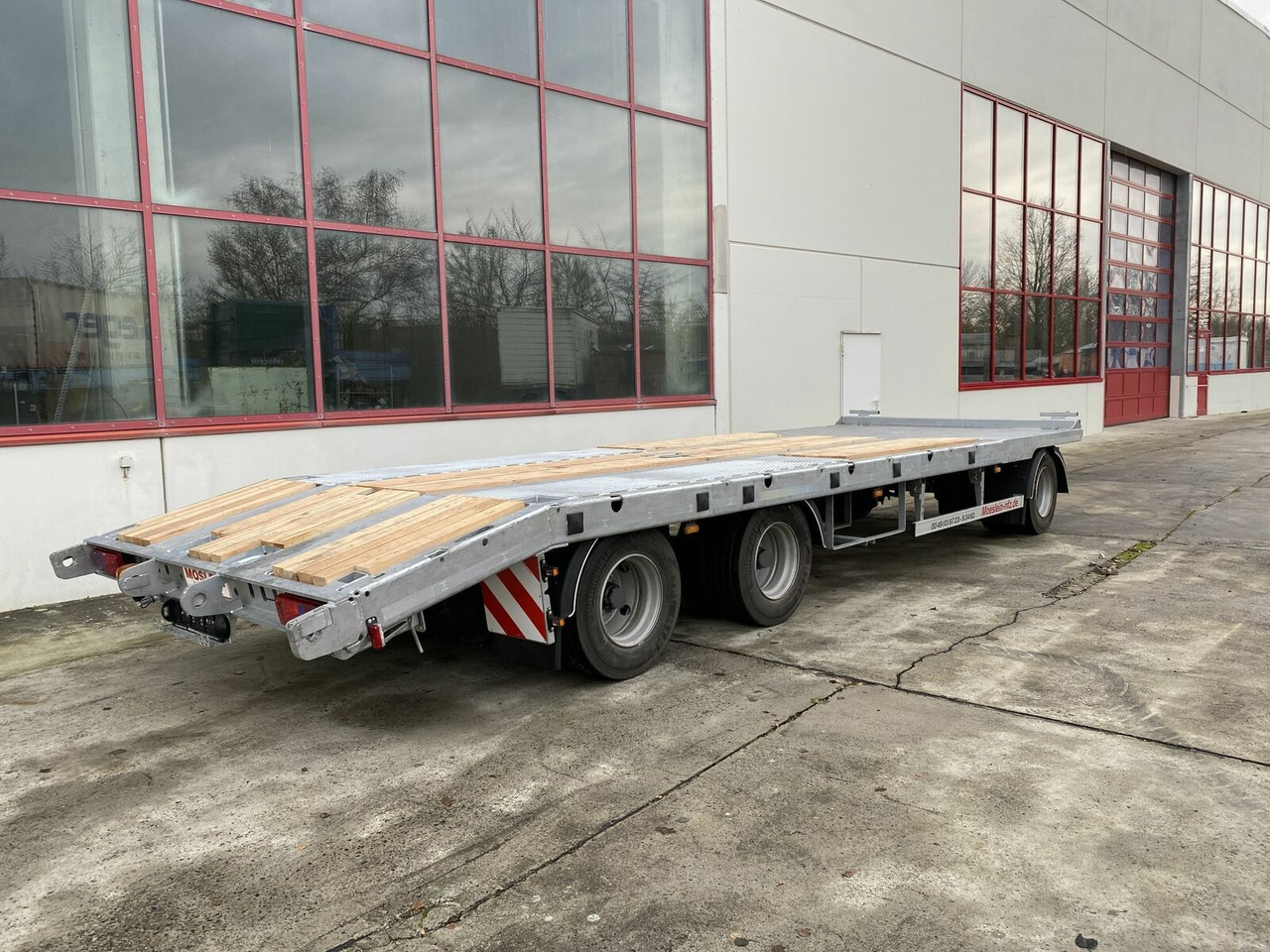 Möslein 3 Achs Tieflader gerader Ladefläche 9 m, Neufah - Remorque porte-engin surbaissée: photos 4 Möslein 3 Achs Tieflader gerader Ladefläche 9 m, Neufah - Remorque porte-engin surbaissée: photos 4