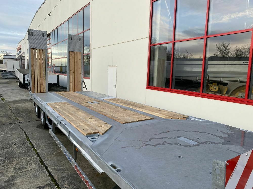 Möslein 3 Achs Tieflader mit gerader Ladefläche 8,10 m, - Remorque porte-engin surbaissée: photos 5 Möslein 3 Achs Tieflader mit gerader Ladefläche 8,10 m, - Remorque porte-engin surbaissée: photos 5