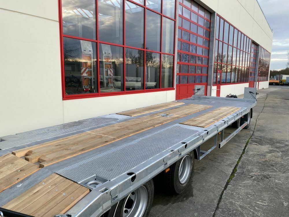 Möslein 3 Achs Tieflader mit gerader Ladefläche 8,10 m, - Remorque porte-engin surbaissée: photos 4 Möslein 3 Achs Tieflader mit gerader Ladefläche 8,10 m, - Remorque porte-engin surbaissée: photos 4