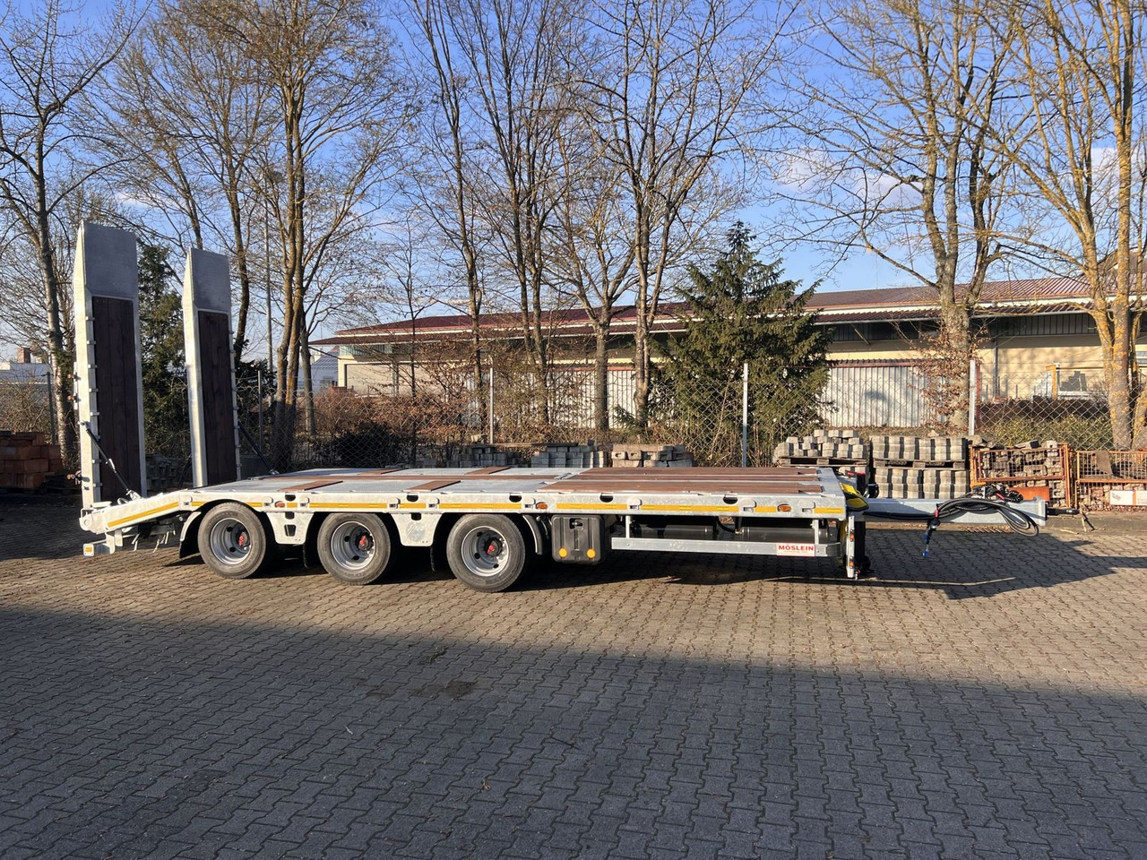 Möslein 32 t GG Tridem- Tieflader 3 Achs, gelenktNeufah - Remorque porte-engin surbaissée: photos 1 Möslein 32 t GG Tridem- Tieflader 3 Achs, gelenktNeufah - Remorque porte-engin surbaissée: photos 1