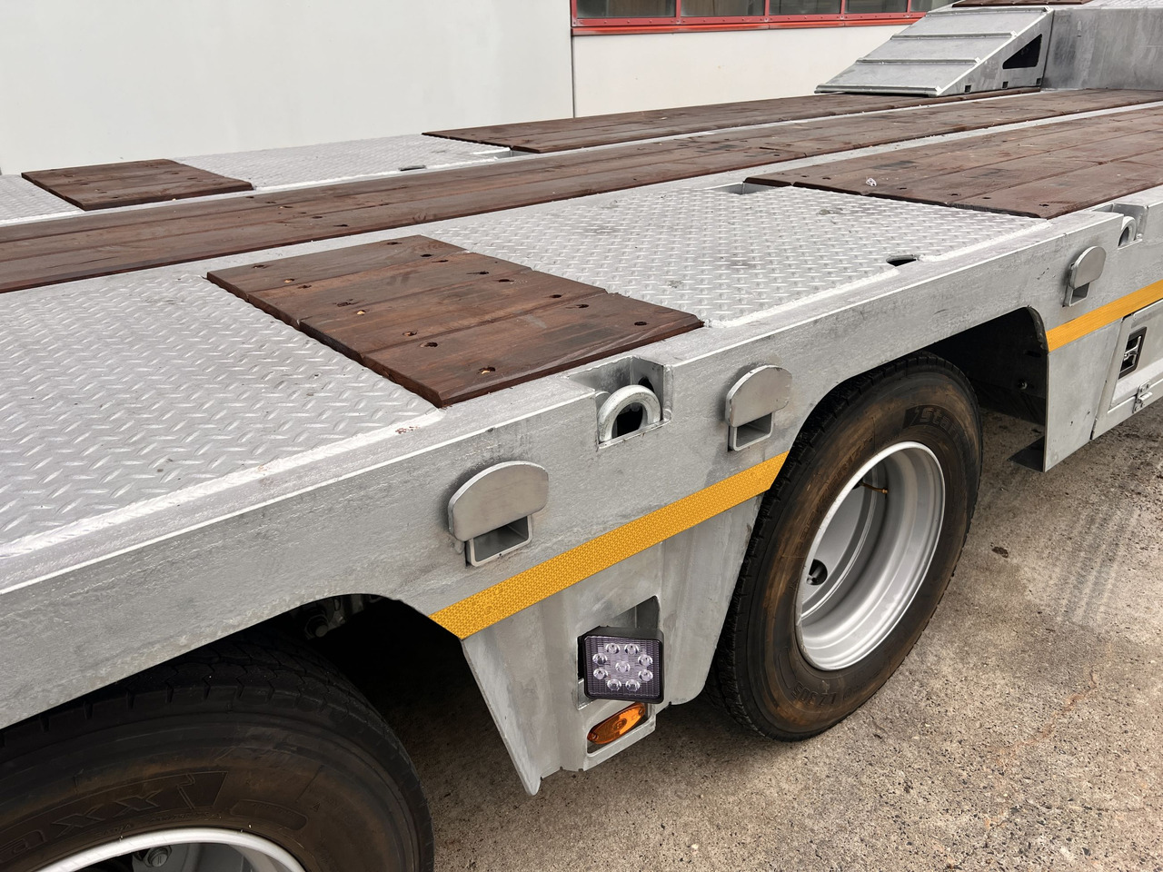 Möslein ST 3 3 Achs Satteltieflader neu - Semi-remorque surbaissé: photos 2 Möslein ST 3 3 Achs Satteltieflader neu - Semi-remorque surbaissé: photos 2