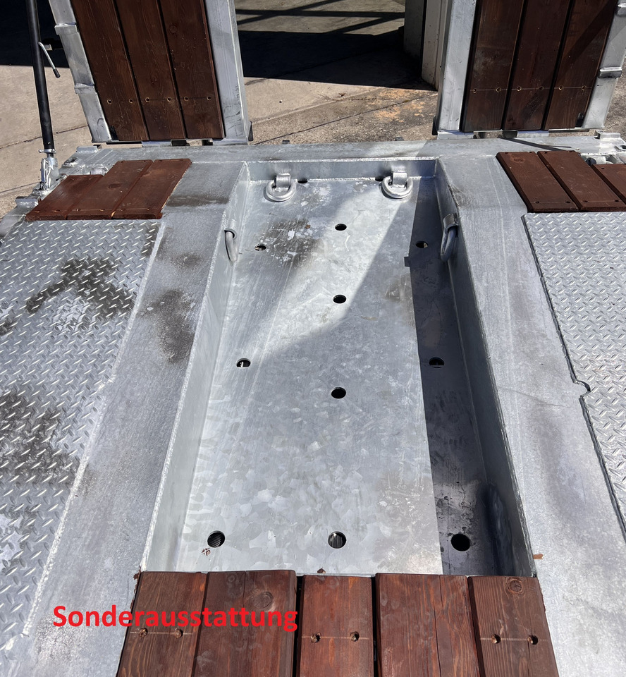 Möslein T 3-8,20 P VB H1 3 Achs Tieflader mit gerader Ladefläche 8,10 m, Neufahrzeug - Remorque porte-engin surbaissée: photos 4 Möslein T 3-8,20 P VB H1 3 Achs Tieflader mit gerader Ladefläche 8,10 m, Neufahrzeug - Remorque porte-engin surbaissée: photos 4