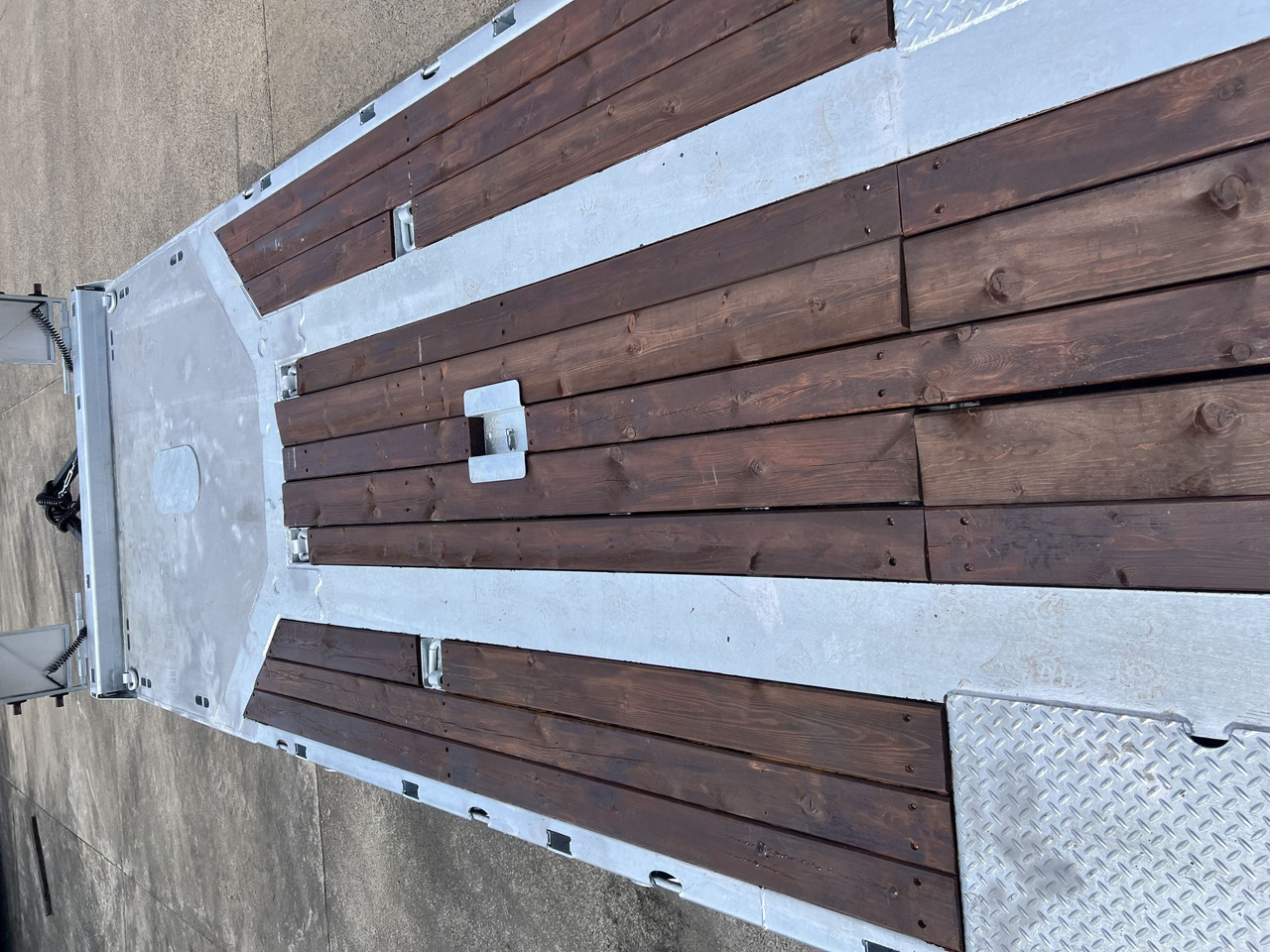 Möslein T 3-8,20 P VB H1 3 Achs Tieflader mit gerader Ladefläche 8,20 m, Neufahrzeug - Remorque porte-engin surbaissée: photos 2 Möslein T 3-8,20 P VB H1 3 Achs Tieflader mit gerader Ladefläche 8,20 m, Neufahrzeug - Remorque porte-engin surbaissée: photos 2