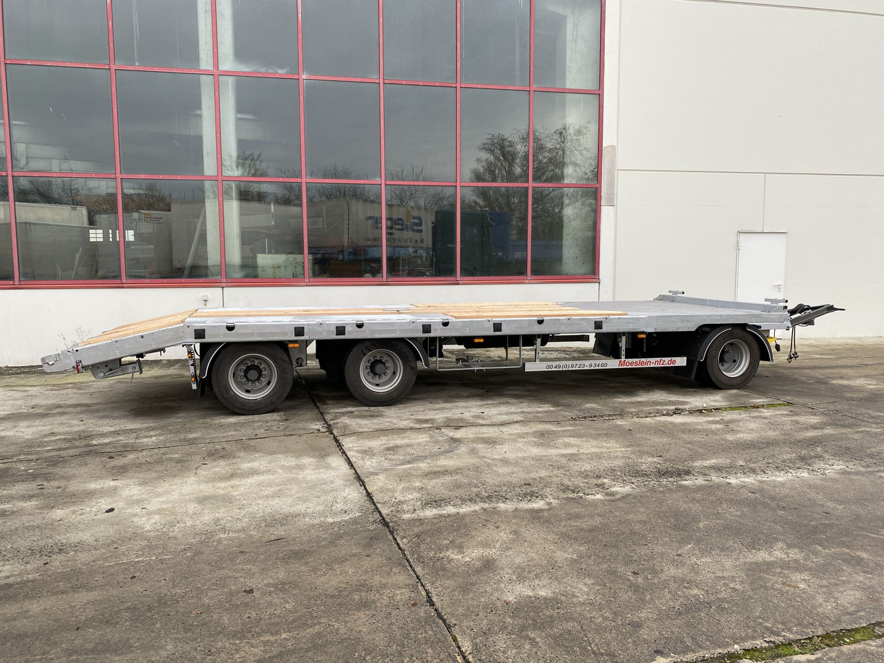 Möslein T 3-P9,2 OR 3 Achs Tieflader gerader Ladefläche 9 m, Neufahrzeug - Remorque porte-engin surbaissée: photos 5 Möslein T 3-P9,2 OR 3 Achs Tieflader gerader Ladefläche 9 m, Neufahrzeug - Remorque porte-engin surbaissée: photos 5