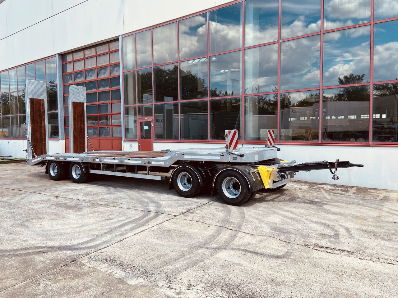 Möslein T 4 VB F 4 Achs Tieflader- Anhänger, Neufahrzeug - Remorque porte-engin surbaissée: photos 4 Möslein T 4 VB F 4 Achs Tieflader- Anhänger, Neufahrzeug - Remorque porte-engin surbaissée: photos 4