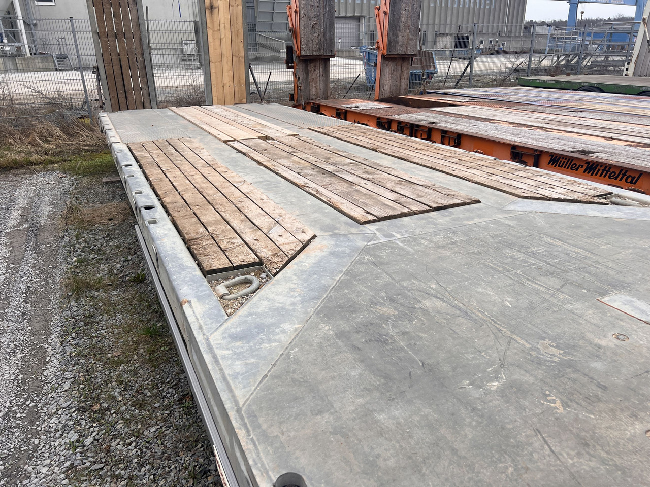 Möslein TO 3 F Schwebheim 3 Achs Tiefladeranhänger 9 m Ladefläche - Remorque porte-engin surbaissée: photos 2 Möslein TO 3 F Schwebheim 3 Achs Tiefladeranhänger 9 m Ladefläche - Remorque porte-engin surbaissée: photos 2