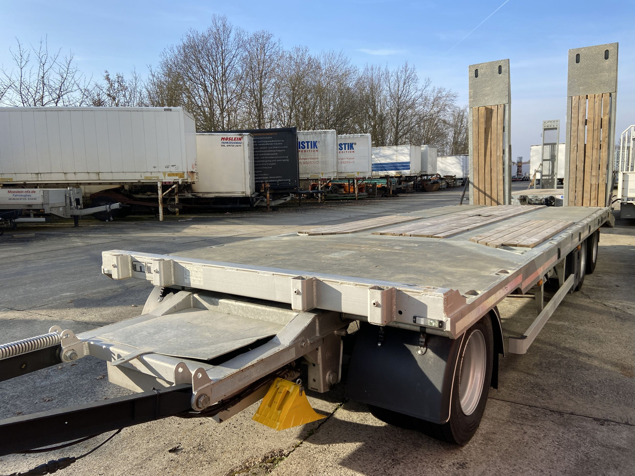 Möslein TO 3 F Schwebheim Neuwertig 3 Achs Tieflader 8,10 m Ladefläche - Remorque porte-engin surbaissée: photos 1 Möslein TO 3 F Schwebheim Neuwertig 3 Achs Tieflader 8,10 m Ladefläche - Remorque porte-engin surbaissée: photos 1