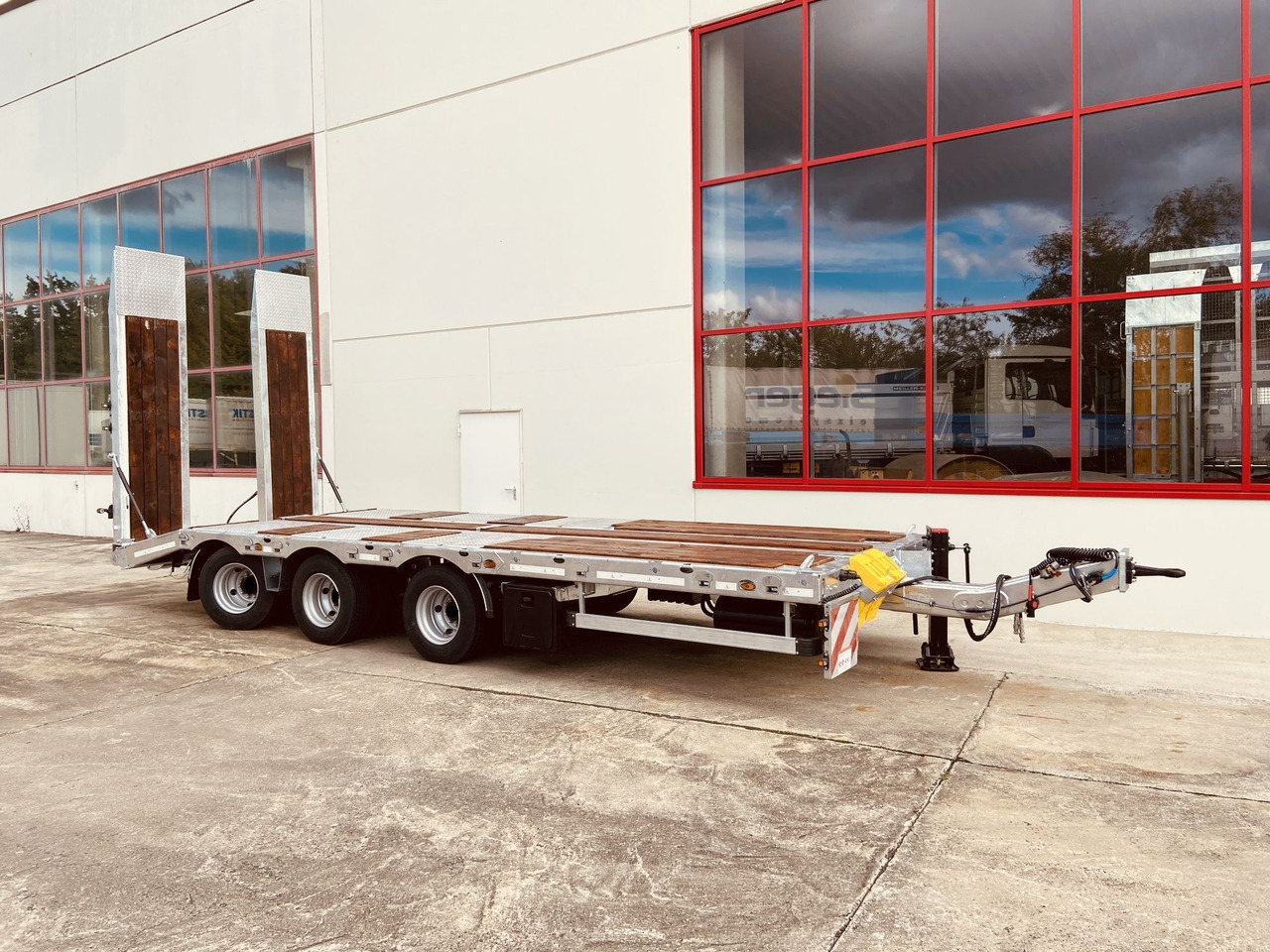 Möslein TT 31 F 31 t GG Tridem- Tieflader 3 Achs, gelenktNeufahrzeug - Remorque porte-engin surbaissée: photos 2 Möslein TT 31 F 31 t GG Tridem- Tieflader 3 Achs, gelenktNeufahrzeug - Remorque porte-engin surbaissée: photos 2