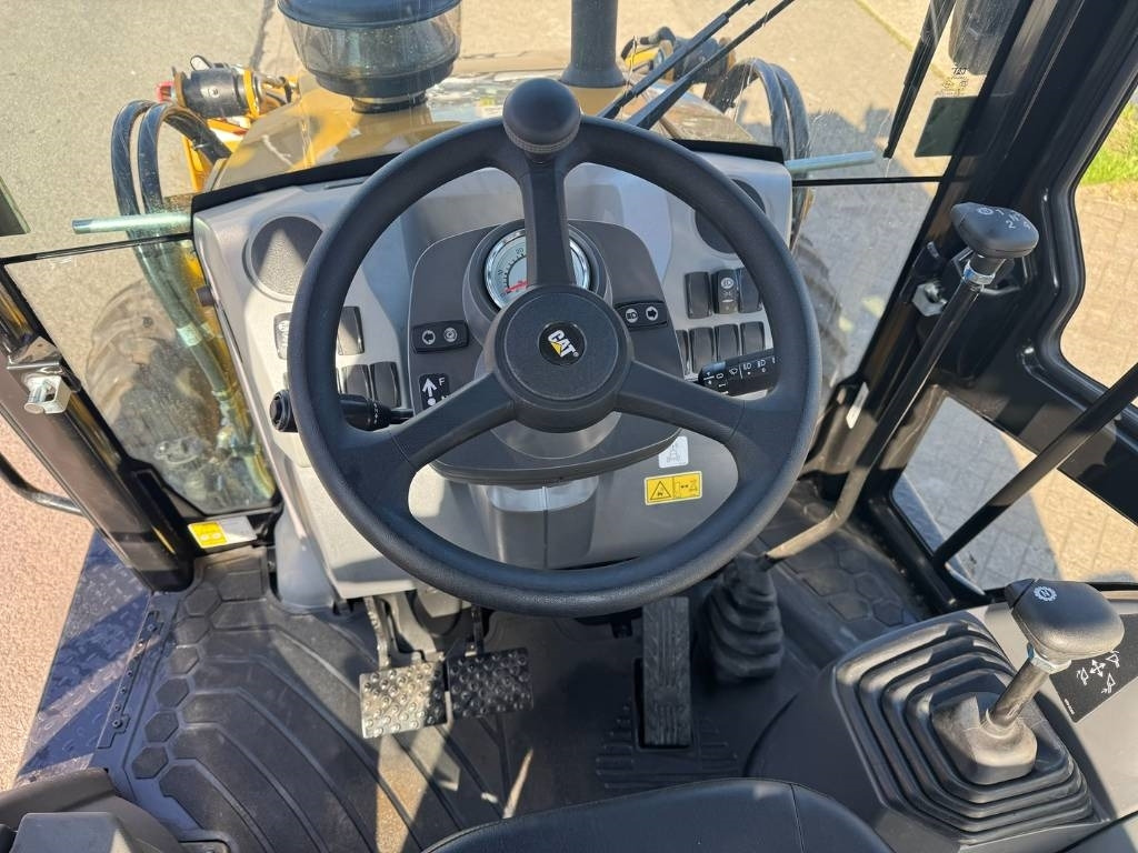 Tractopelle CAT 424 4X4 ( UNUSED ): photos 13