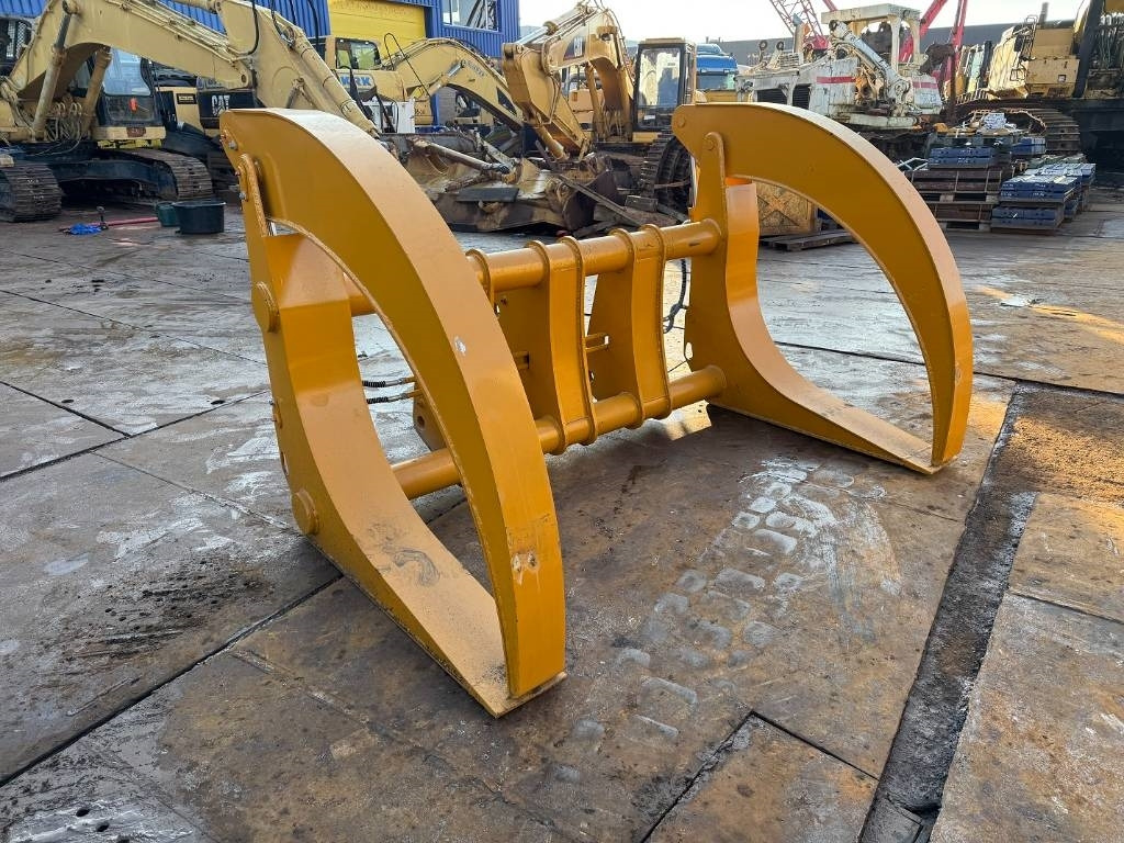 CAT 966 log forks clamp - Grappin pour Matériel forestier: photos 3 CAT 966 log forks clamp - Grappin pour Matériel forestier: photos 3