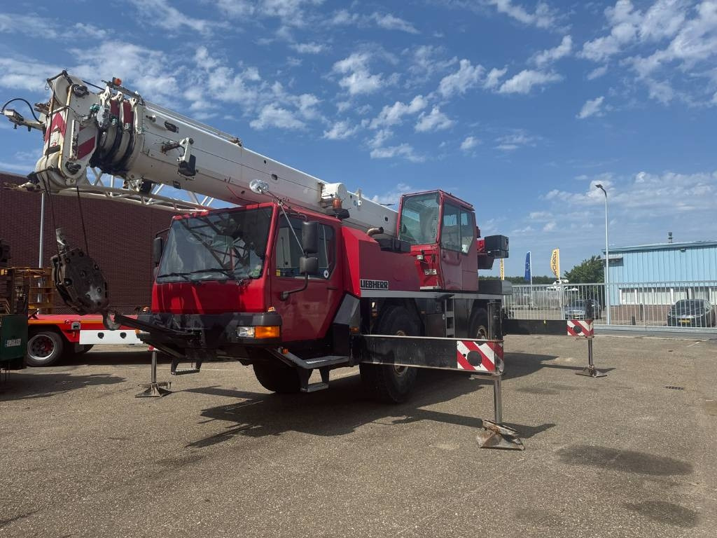 Liebherr LTM 1030-2.1 ( WITH JIB ) - Grue tout-terrain: photos 1 Liebherr LTM 1030-2.1 ( WITH JIB ) - Grue tout-terrain: photos 1