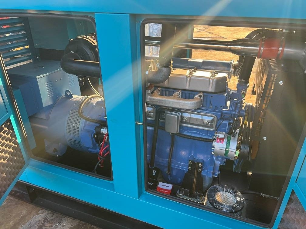 Groupe électrogène neuf Ricardo 100KVA (80KW) SILENT GENERATOR 3 PHASE 50HZ 400V: photos 9