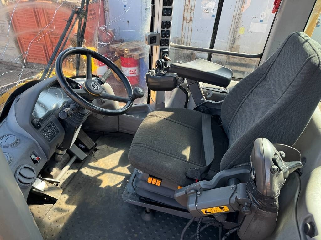 Chargeuse sur pneus Volvo L 220 H ( WITH NEW TYRES ): photos 17