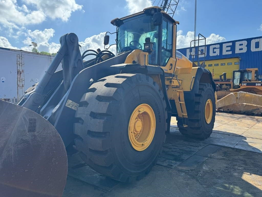 Chargeuse sur pneus Volvo L 220 H ( WITH NEW TYRES ): photos 9