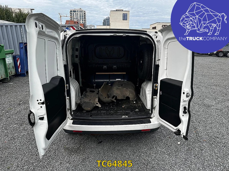 Fourgon utilitaire Fiat Doblò 1.4i PETROL / CNG: photos 13