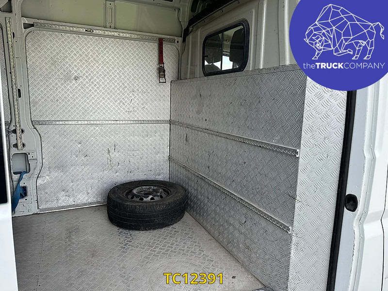 Fourgon utilitaire Peugeot Boxer L3H2: photos 12