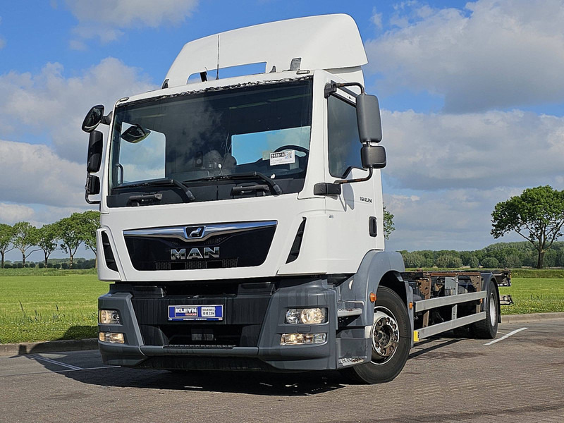 MAN 12.250 TGM LL AIRCO TAILLIFT - Camion porte-conteneur/ Caisse mobile: photos 1 MAN 12.250 TGM LL AIRCO TAILLIFT - Camion porte-conteneur/ Caisse mobile: photos 1