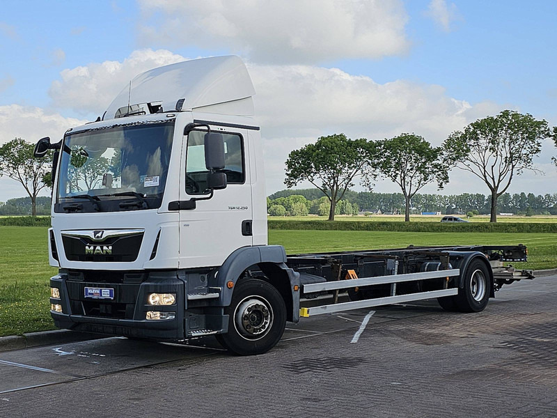 MAN 12.250 TGM LL AIRCO TAILLIFT - Camion porte-conteneur/ Caisse mobile: photos 2 MAN 12.250 TGM LL AIRCO TAILLIFT - Camion porte-conteneur/ Caisse mobile: photos 2