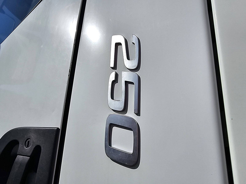 Camion fourgon Volvo FL 250.12: photos 12