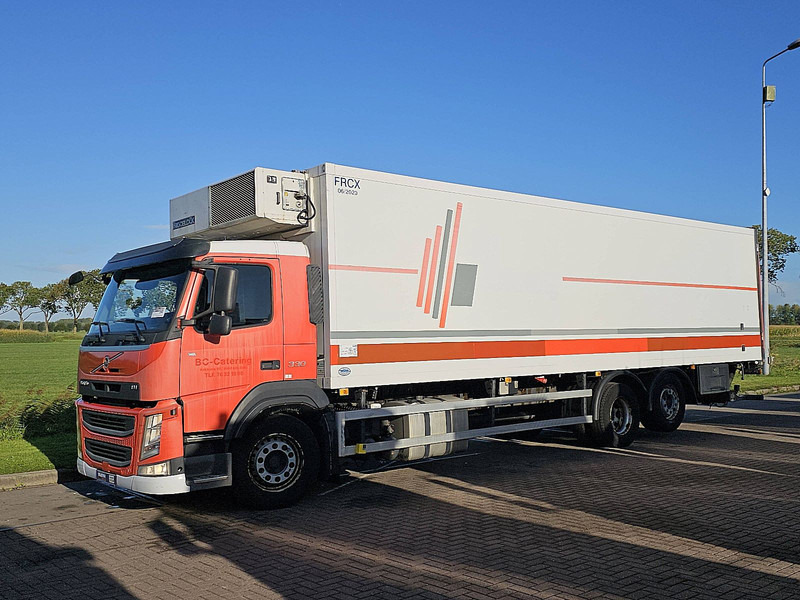 Volvo FM 330 6X2 FRIGOBL. LIFT - Camion frigorifique: photos 2 Volvo FM 330 6X2 FRIGOBL. LIFT - Camion frigorifique: photos 2