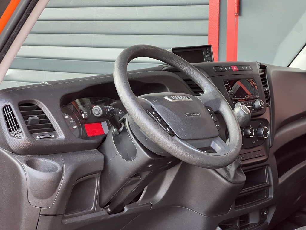 Camping-car Iveco Daily 35S14 Klima Orig.127'km Küche Doppelbett: photos 6 Camping-car Iveco Daily 35S14 Klima Orig.127'km Küche Doppelbett: photos 6