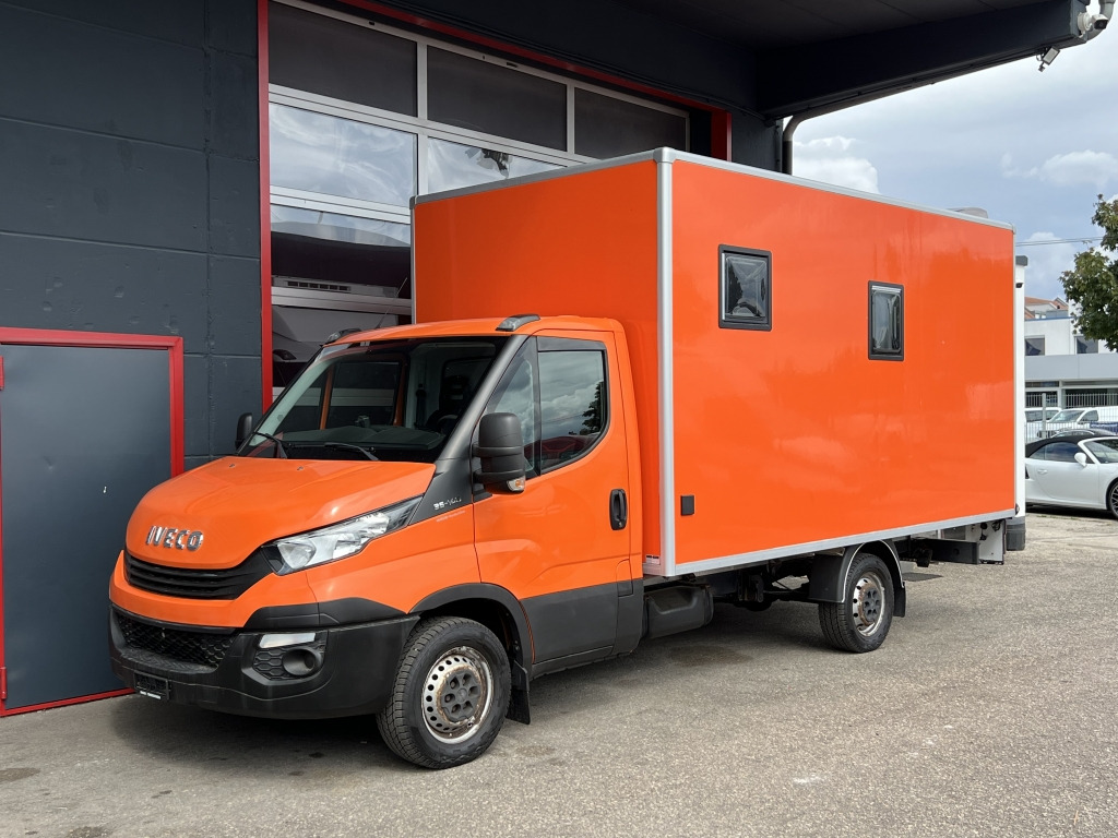 Camping-car Iveco Daily 35S14 Klima Orig.127'km Küche Doppelbett: photos 8 Camping-car Iveco Daily 35S14 Klima Orig.127'km Küche Doppelbett: photos 8