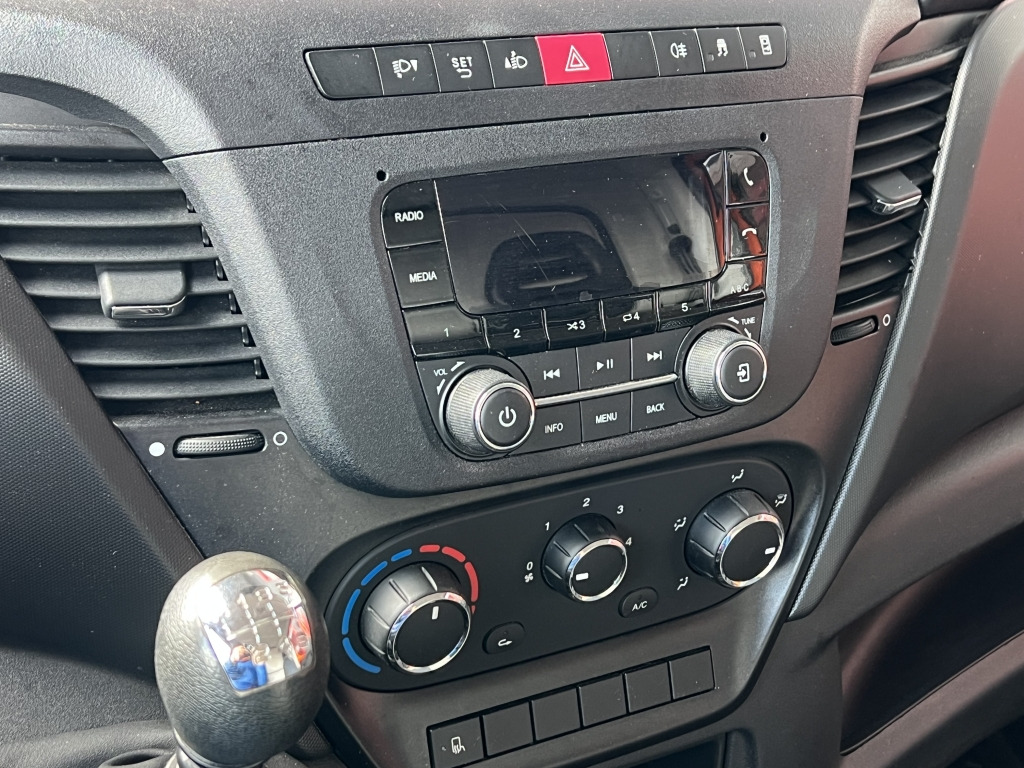 Camping-car Iveco Daily 35S14 Klima Orig.127'km Küche Doppelbett: photos 7 Camping-car Iveco Daily 35S14 Klima Orig.127'km Küche Doppelbett: photos 7