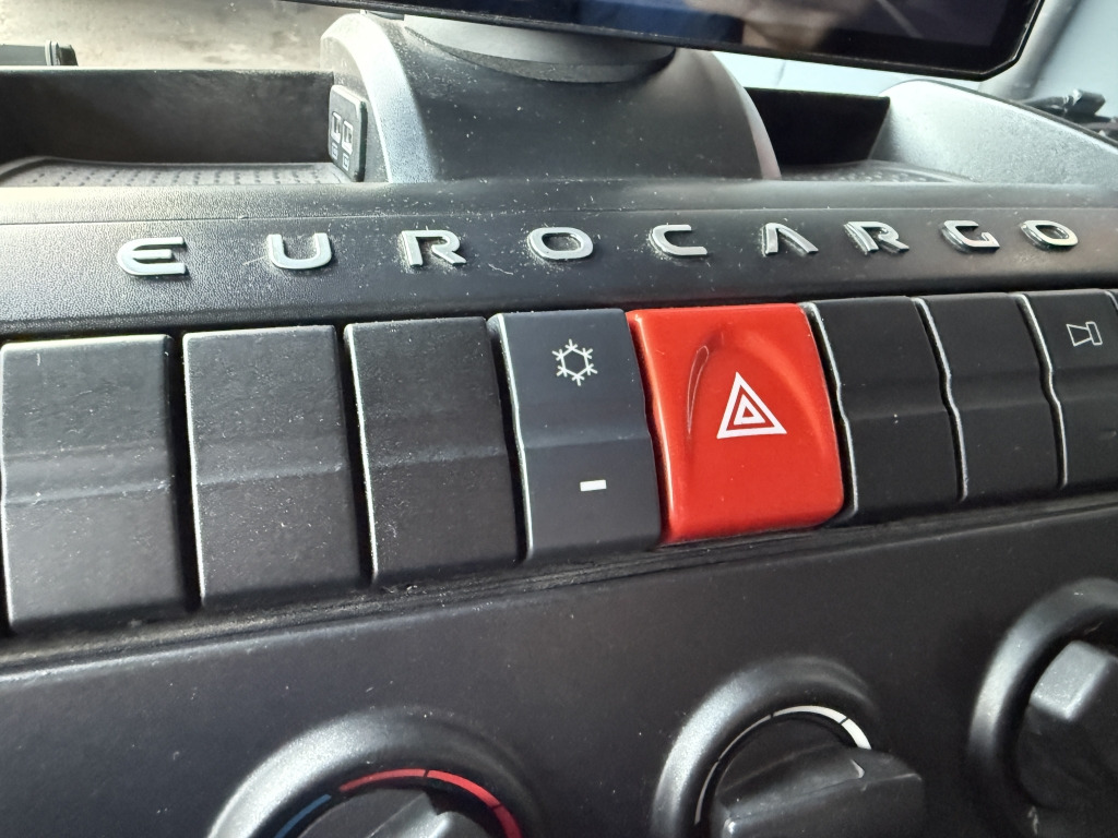 Iveco EuroCargo ML140E28 Klima ACC 7,25m LBW 117.449km - Camion à rideaux coulissants: photos 2 Iveco EuroCargo ML140E28 Klima ACC 7,25m LBW 117.449km - Camion à rideaux coulissants: photos 2