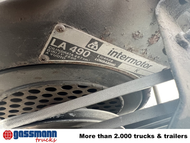 Hako V 490 mit Schneeschild und Ketten - Tracteur communal: photos 4 Hako V 490 mit Schneeschild und Ketten - Tracteur communal: photos 4