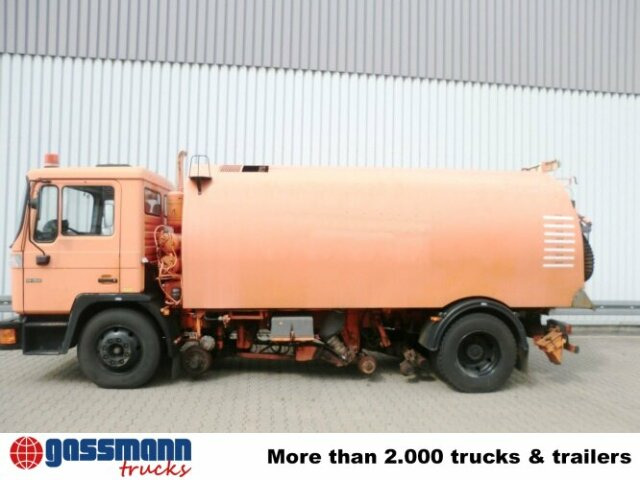 MAN M03 14.152 4x2, Schienenkehrmaschine - Balayeuse de voirie: photos 4 MAN M03 14.152 4x2, Schienenkehrmaschine - Balayeuse de voirie: photos 4