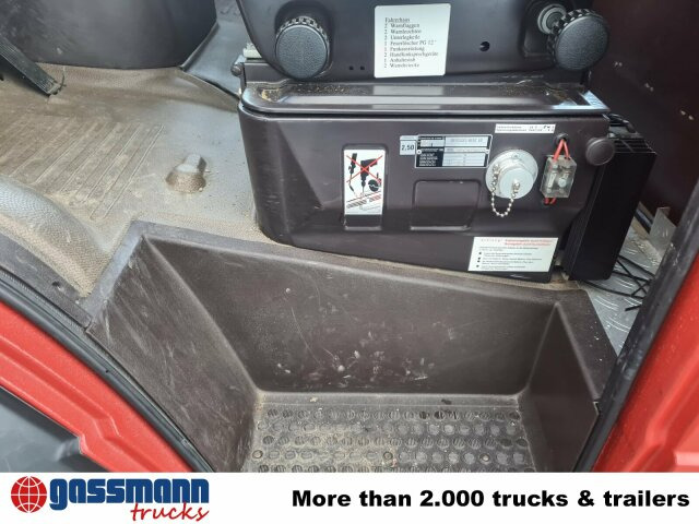 Mercedes-Benz 814 D 4x2 Doka, LF 8/6 - Camion de pompier: photos 4 Mercedes-Benz 814 D 4x2 Doka, LF 8/6 - Camion de pompier: photos 4