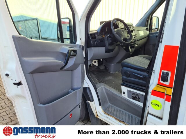 Mercedes-Benz Sprinter 316 KA 4x2, Rettungswagen - Fourgon utilitaire: photos 4 Mercedes-Benz Sprinter 316 KA 4x2, Rettungswagen - Fourgon utilitaire: photos 4
