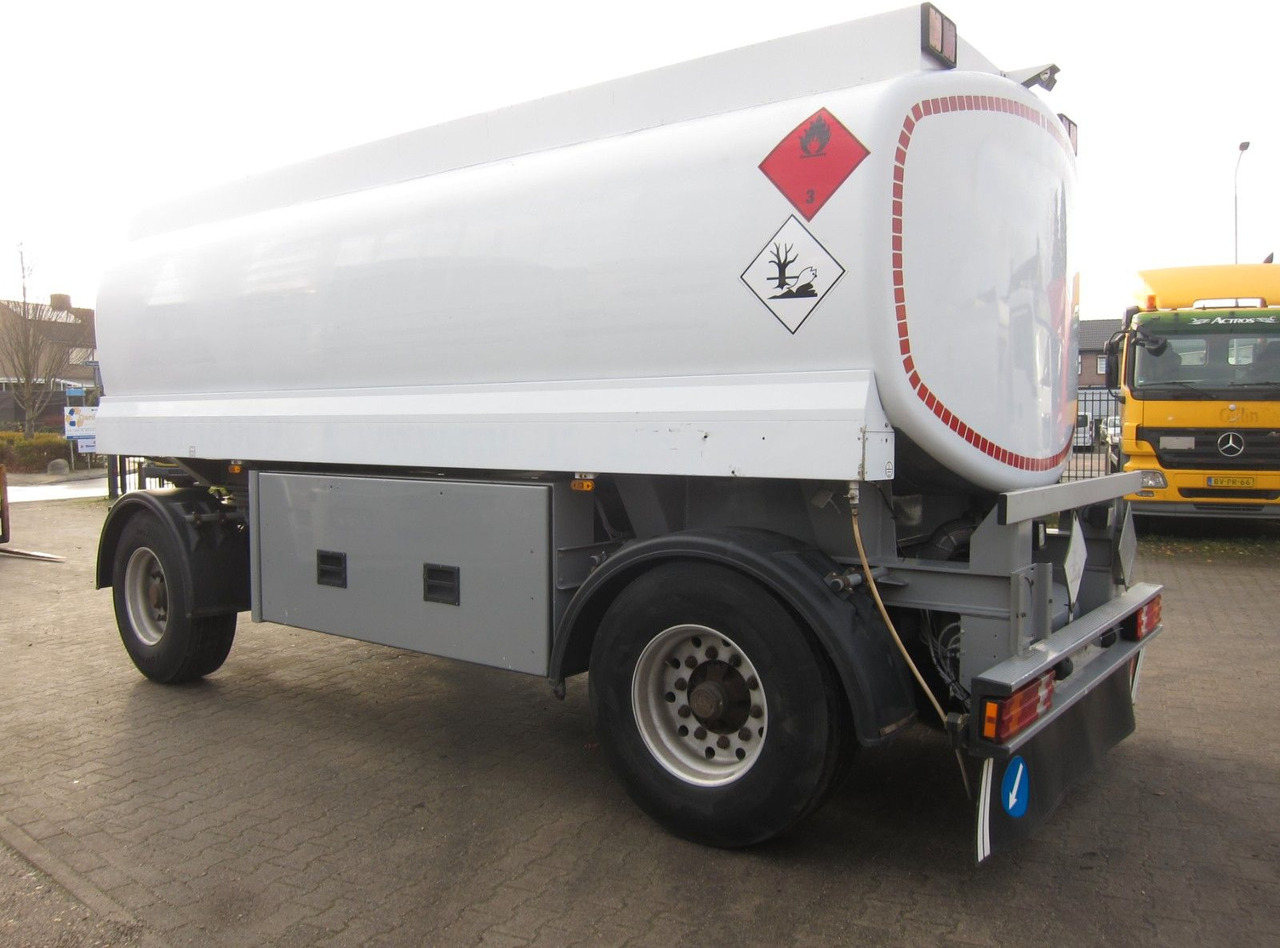 Lindner & Fischer 18400ltr 3 Kammern Oben-Unten - Remorque citerne: photos 4 Lindner & Fischer 18400ltr 3 Kammern Oben-Unten - Remorque citerne: photos 4