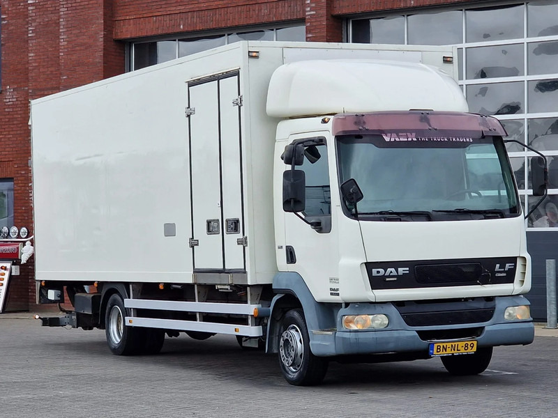 DAF LF 45.170 - Box - Loadlift - Manual gearbox - Old Tacho - Camion fourgon: photos 1 DAF LF 45.170 - Box - Loadlift - Manual gearbox - Old Tacho - Camion fourgon: photos 1