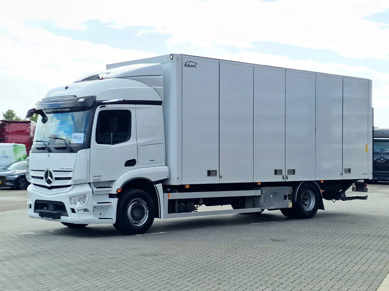 Mercedes-Benz Actros 1833 4x2 - Box with sidedoors - Loadlift - Full air - Mirror cam - Camion fourgon: photos 3 Mercedes-Benz Actros 1833 4x2 - Box with sidedoors - Loadlift - Full air - Mirror cam - Camion fourgon: photos 3