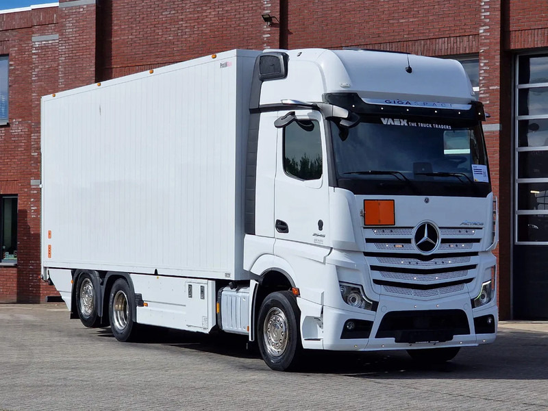 Mercedes-Benz Actros 2545 6x2*4 - Box with sidedoors - Loadlift - Steering axle - Full air - Camera - Camion fourgon: photos 1 Mercedes-Benz Actros 2545 6x2*4 - Box with sidedoors - Loadlift - Steering axle - Full air - Camera - Camion fourgon: photos 1