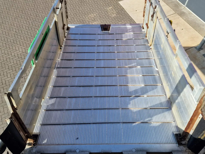 Semi-remorque bétaillère Pezzaioli 5 deck livestock trailer - Water & Ventilation - Loadlift - Folding floors - BPW Axle - 155M3: photos 14 Semi-remorque bétaillère Pezzaioli 5 deck livestock trailer - Water & Ventilation - Loadlift - Folding floors - BPW Axle - 155M3: photos 14