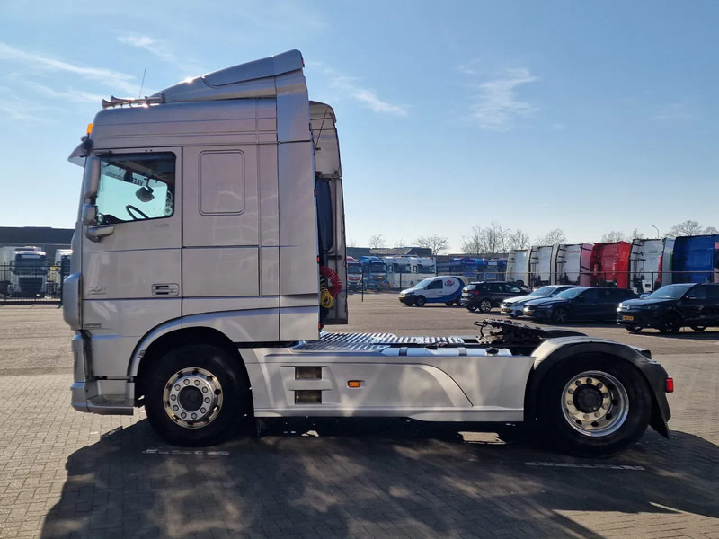 DAF XF 440 SpaceCab 4x2 - Full spoiler - Alloy wheels - Air horn - Light bar - Tracteur routier: photos 4 DAF XF 440 SpaceCab 4x2 - Full spoiler - Alloy wheels - Air horn - Light bar - Tracteur routier: photos 4