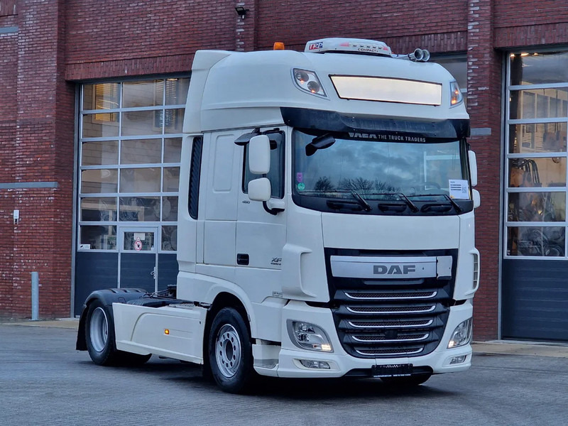 DAF XF 460 SuperSpaceCab 4x2 - Full air - Night Clima - TV -Microwave - Full spoiler - Navi - Tracteur routier: photos 1 DAF XF 460 SuperSpaceCab 4x2 - Full air - Night Clima - TV -Microwave - Full spoiler - Navi - Tracteur routier: photos 1