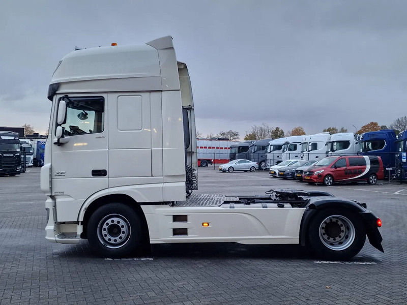 DAF XF 460 SuperSpaceCab 4x2 - Full air - Night Clima - TV -Microwave - Full spoiler - Navi - Tracteur routier: photos 4 DAF XF 460 SuperSpaceCab 4x2 - Full air - Night Clima - TV -Microwave - Full spoiler - Navi - Tracteur routier: photos 4