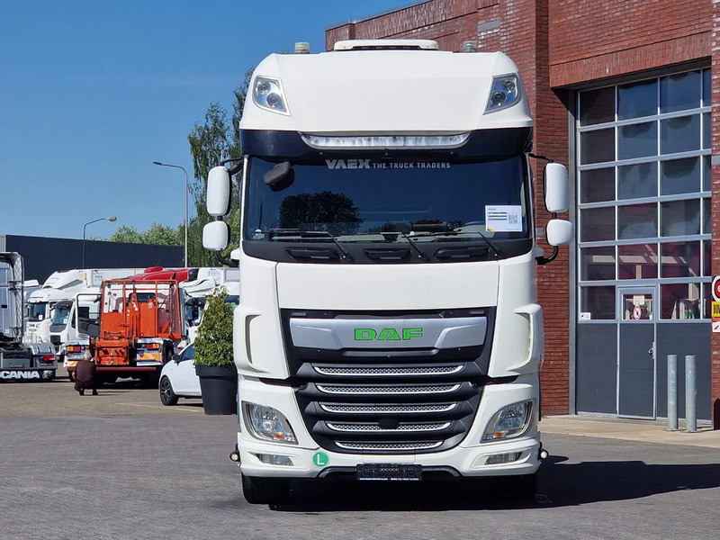 DAF XF 480 6x2/4 SuperSpaceCab - Retarder - Night clima - Navi -Sliding 5th wheel - Tracteur routier: photos 2 DAF XF 480 6x2/4 SuperSpaceCab - Retarder - Night clima - Navi -Sliding 5th wheel - Tracteur routier: photos 2