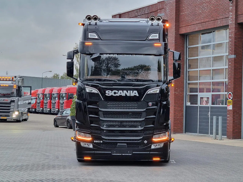 Scania 590S V8 NGS Highline 4x2 - New show truck - Full spec - Retarder - Leather - Full air - BUFFL - Tracteur routier: photos 4 Scania 590S V8 NGS Highline 4x2 - New show truck - Full spec - Retarder - Leather - Full air - BUFFL - Tracteur routier: photos 4