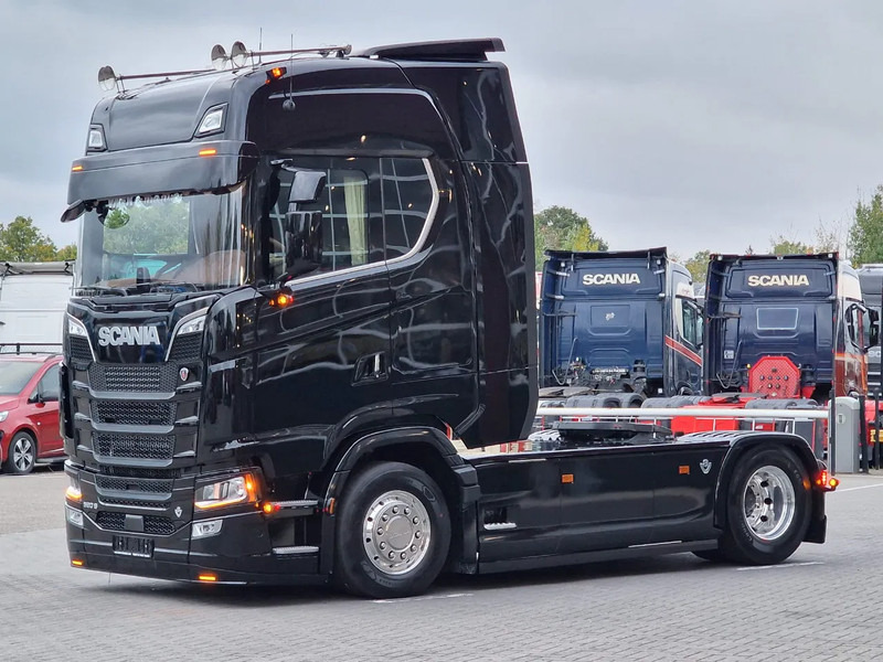 Scania 590S V8 NGS Highline 4x2 - New show truck - Full spec - Retarder - Leather - Full air - BUFFL - Tracteur routier: photos 5 Scania 590S V8 NGS Highline 4x2 - New show truck - Full spec - Retarder - Leather - Full air - BUFFL - Tracteur routier: photos 5
