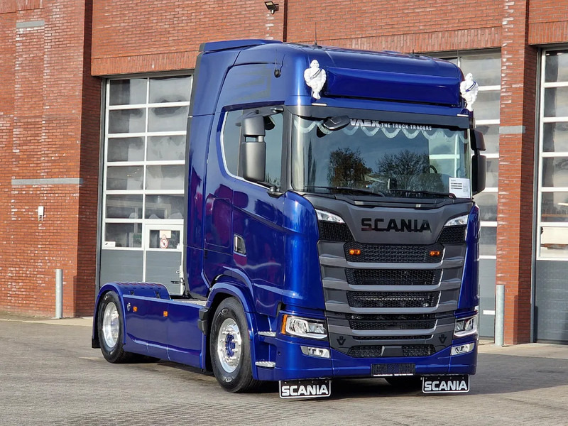 Scania 660S V8 NGS Highline 4x2 - Full spec - Retarder - Night Clima - Leather - Led - Full air - New Dashboard - Tracteur routier: photos 1 Scania 660S V8 NGS Highline 4x2 - Full spec - Retarder - Night Clima - Leather - Led - Full air - New Dashboard - Tracteur routier: photos 1